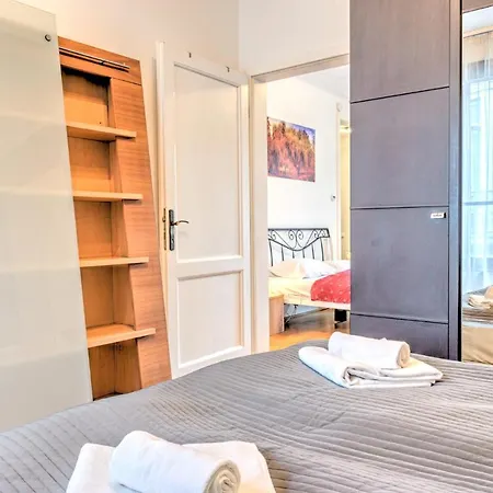 Center Apartahotel *